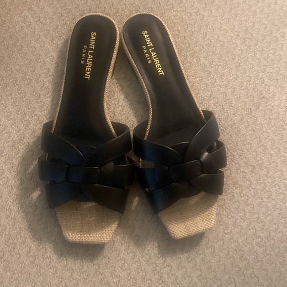 US 7.5| Woven Leather | Minimalist | 0.2" flat heel
Slide on style
Made in Italy - Picture 4 of 4